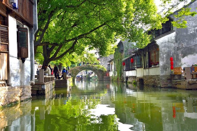 Shanghai Water Town Private Day Tour by Limo - Dining Experience