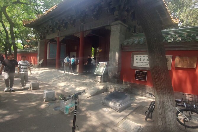 Take Scooter Slid Into Old Temples and Lanes, Taste Street Foods - Directions to Meeting Point