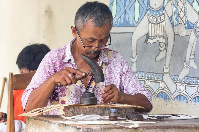 7 Days Wonderful Yogyakarta: Waterfall, Cycling, Temples, Rafting, Jeep Tour - Day 6: Cultural Experience