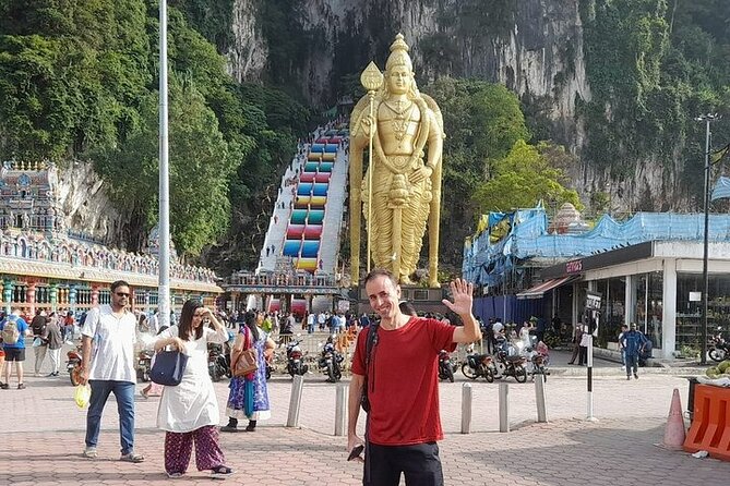 Blue Mosque and Batu Caves Private Tour From Kuala Lumpur - Accessibility Notes
