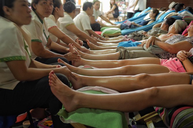 Experience Typical Bangkok at Night Including Streetfood Dinner & Foot Massage - Ways to Explore Bangkok at Night