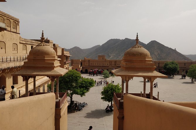 Iconic Forts of Jaipur With a Visit to Handicraft Emporium - Lunch at a Local Gem