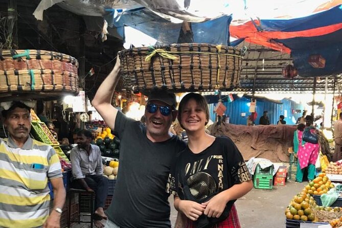 Mumbai : Must-See Walking Tour With A Guide - Meeting Point Information