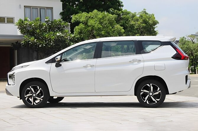 Private Car Between Ho Chi Minh Saigon Airport and City Center - Meet and Greet Service