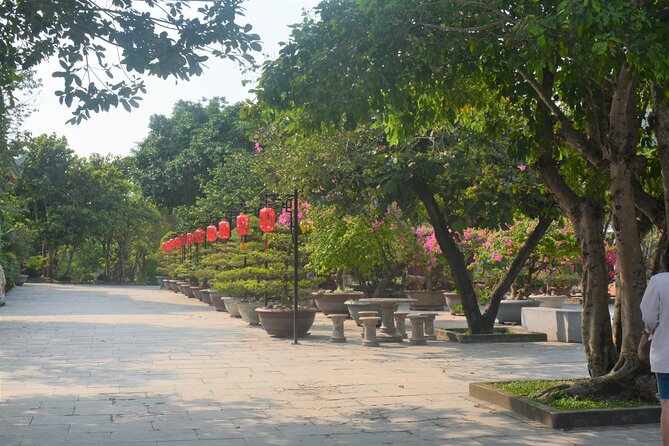 Small Group Tour : Marble Mountains-Am Phu Cave - Monkey Mountain - Accessibility Information