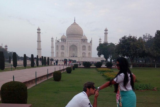 Taj Mahal Tour by Gatiman Express in Executive Class With Meals and Entrances - The Sum Up