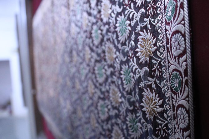 Weavers Area Walk - a Walking Tour in Varanasi to Understand Age Old Dying Art. - Tour Accessibility