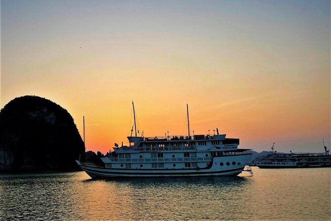 Hanoi To Sapa Fansipan & Getaway to Halong Bay Overnight Cruise ( SIC 6D5N) - Tour Guides and Local Experts