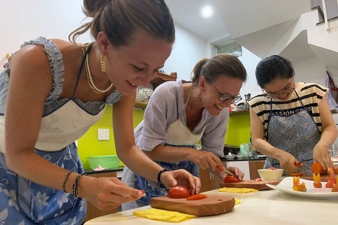 Hoi an Private Cooking Class With Lantern Workshop & Bicycle Tour - Accessibility and Group Size