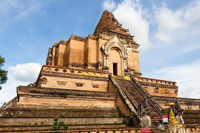 Landmark Discovery Experience of Viewpoints and Attractions Like Local - Memorable Souvenir Shopping