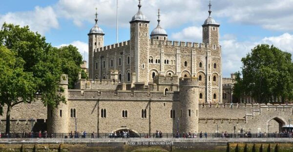 Private Round-trip Transfer: Heathrow Airport ↔ Winchester. - Frequently Asked Questions