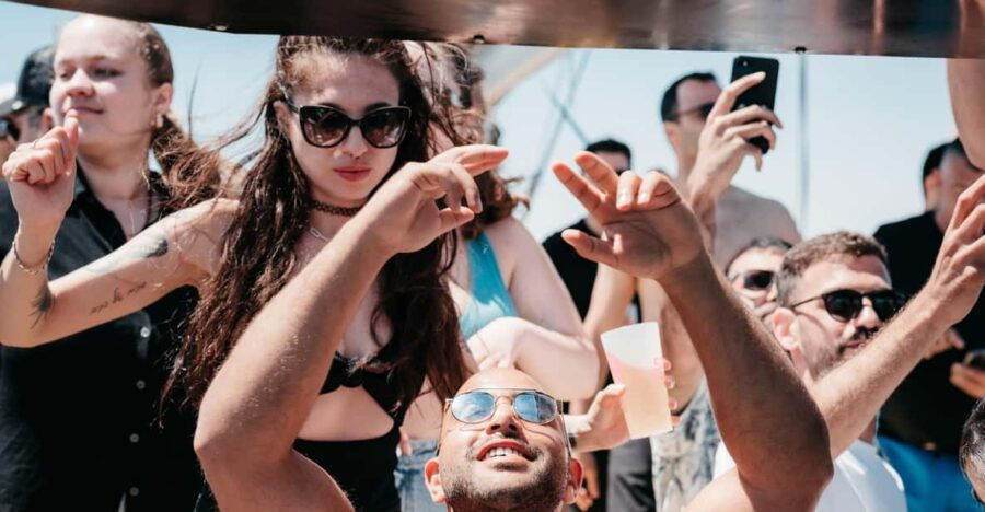 Barcelona: Entry Ticket to Rooftop Party With Live DJ