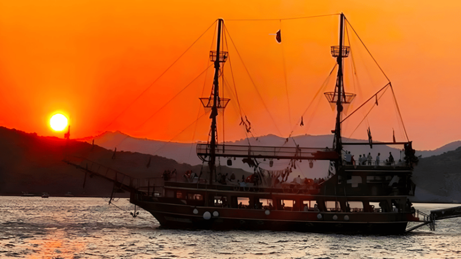 Bodrum: Pirate Boat Trip With Lunch