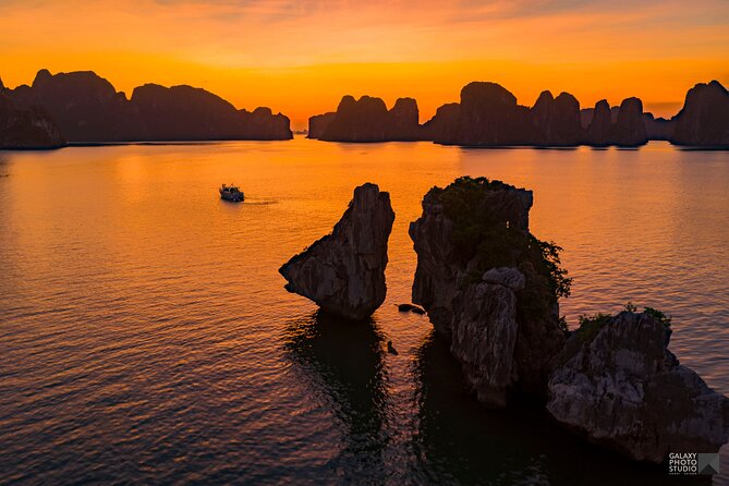 Experience Romantic Sunset Tour on Halong Bay on a Private Yacht - Good To Know