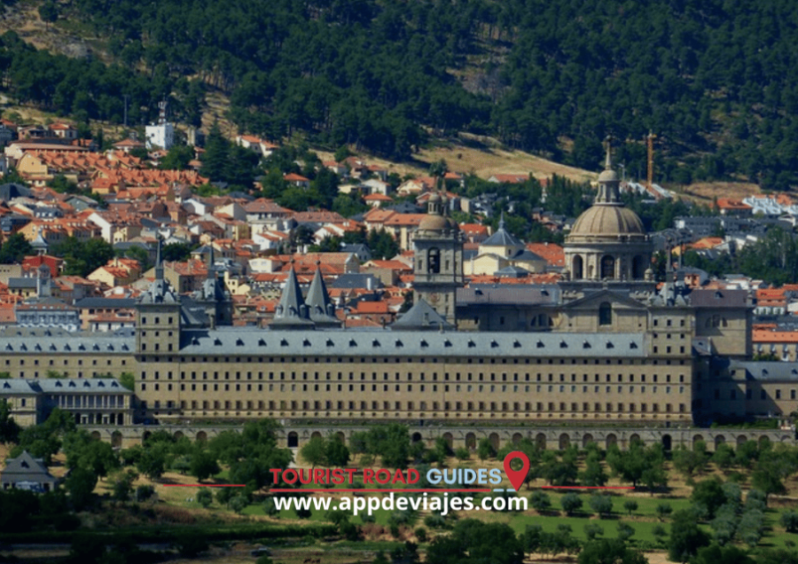 From Madrid: Private Tour of Ávila, Tapas Route & El Escorial