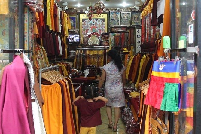 Full Day Panda Base and Tibetan Culture Experience Tour
