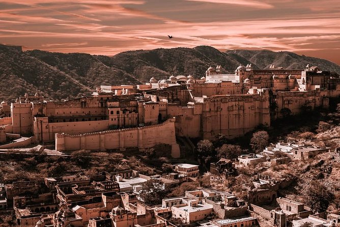 Iconic Forts of Jaipur With a Visit to Handicraft Emporium - Good To Know