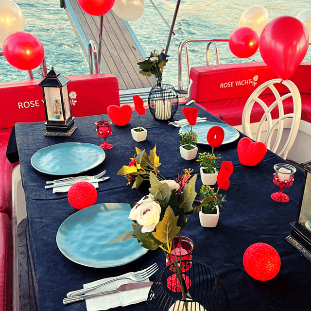 Istanbul: Bosphorus Private Yacht Cruise With Tea and Coffee