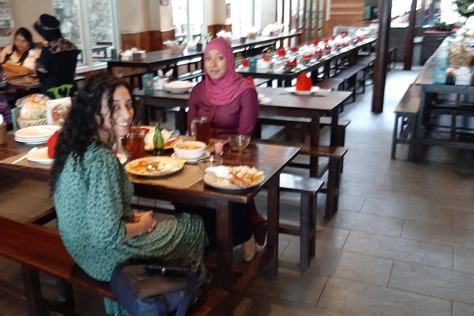 Jakarta Amazing Tour With Lunch Local Food - Good To Know