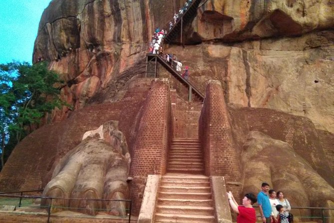 Private All Inclusive Day Trip Sigiriya Lion Rock and Dambulla Cave Temple - Good To Know