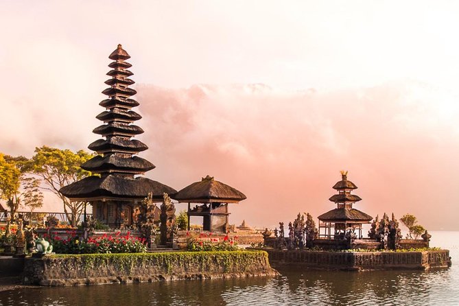 Shared Tour: Jatiluwih Rice Terraces – Ulun Danu Temple – Banyumala Waterfalls