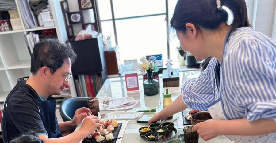 Sushi Making Class at Obanzai Class With 20 Years of History