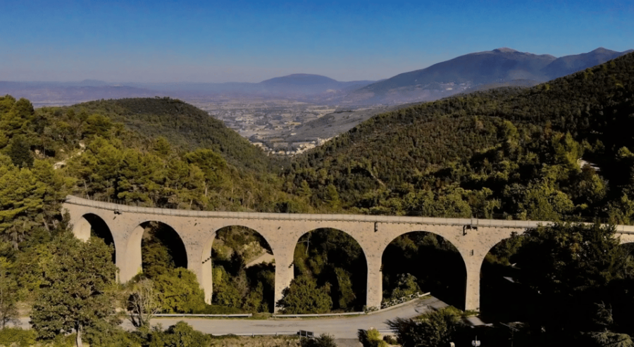 Umbrian Valley: Medieval Villages & Aromatic Oil Guided Tour