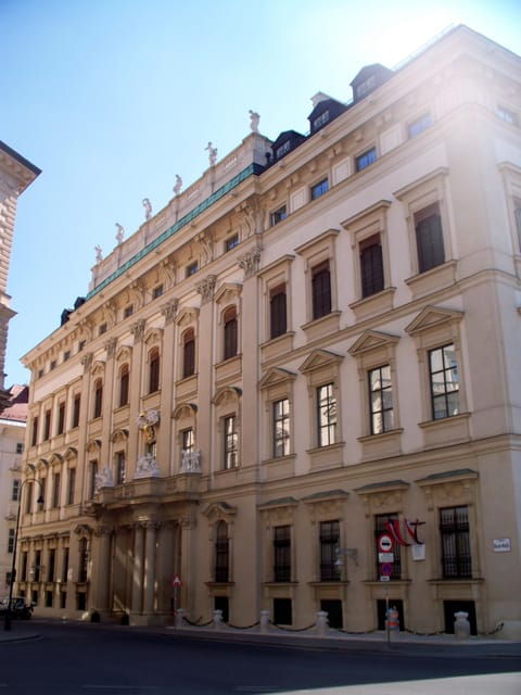 Vienna: in the Shadow of the Hofburg (Tour)