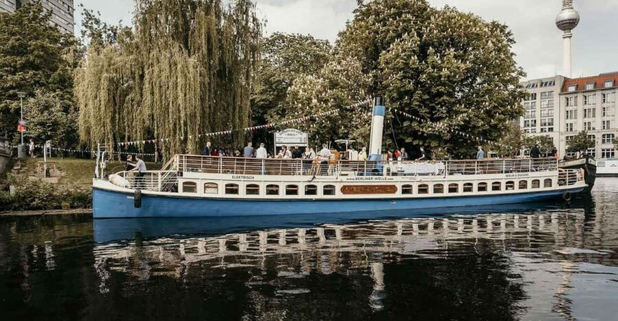 6-Hour Great Lakes Boat Cruise (around the Müggelberge)