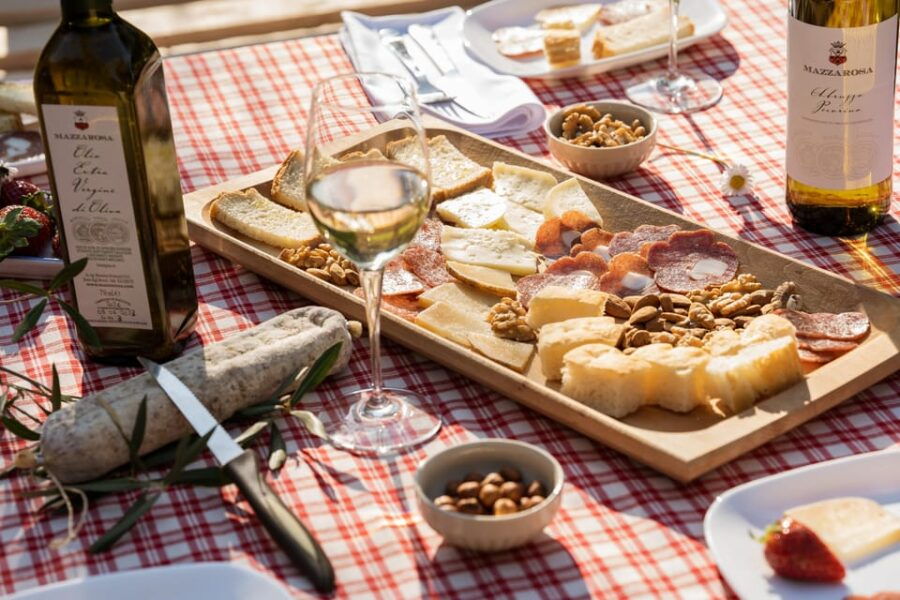 Abruzzo: Country Picnic in an Olive Grove at a Winery