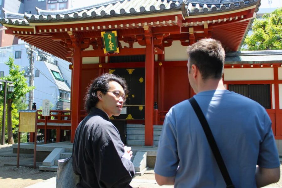 Asakusa Walking Tour With an Experienced Japanese Comedian