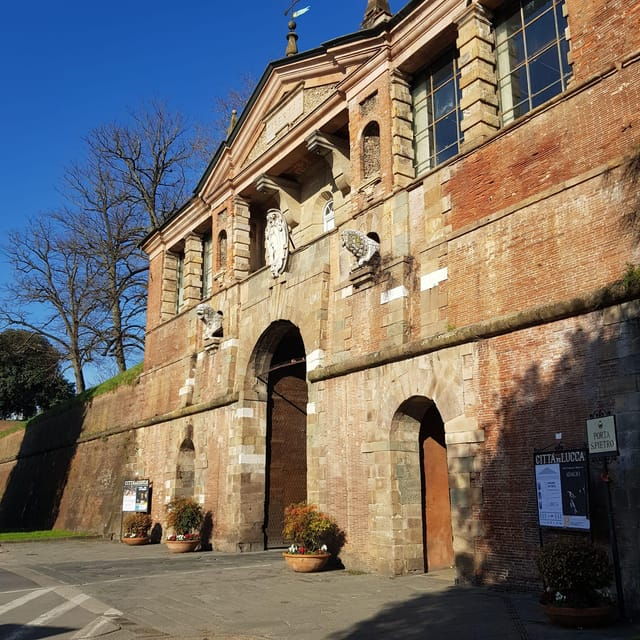 BASIC Lucca: Guided Tour of the Historic Center - Tour Overview and Pricing