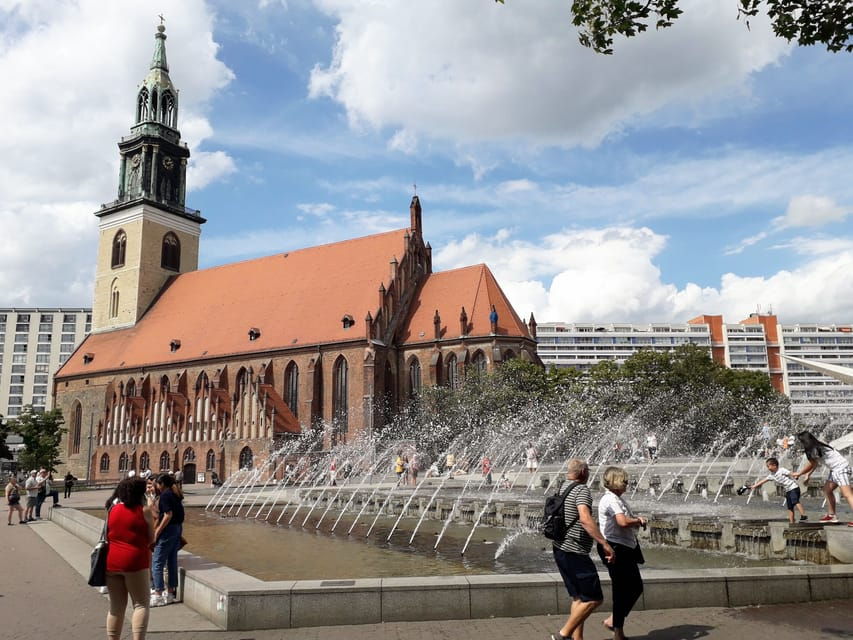 Berlin: Berlin History, Self-guided Family Tour for Kids