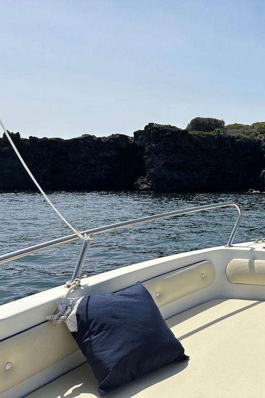 BOAT EXCURSION BETWEEN OGNINA AND ACITREZZA WITH APERITIF - Overview of the Excursion