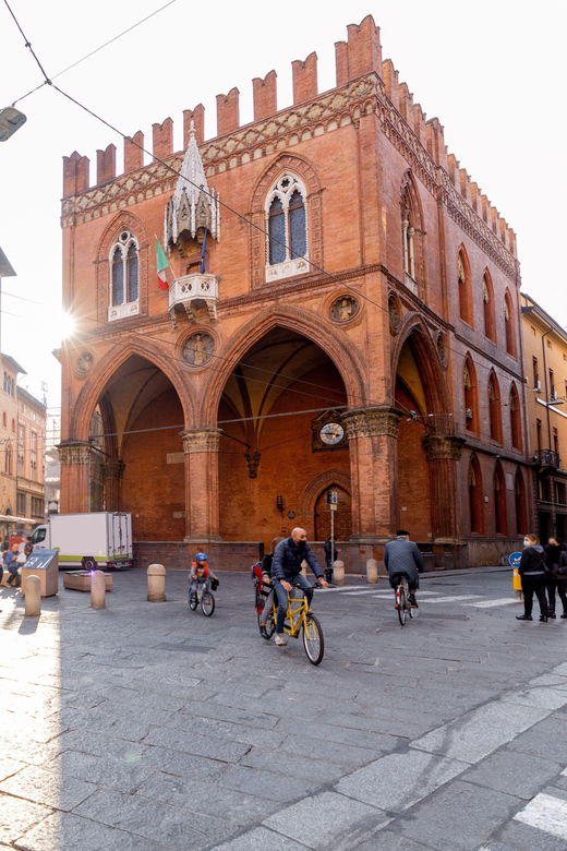 Bologna: Self-Guided Tour of the Center by E-Bike - Tour Overview and Pricing