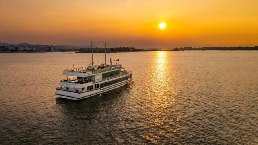 Cat Ba 2 Day Trip : Luxury Cruise, National Park, Beach