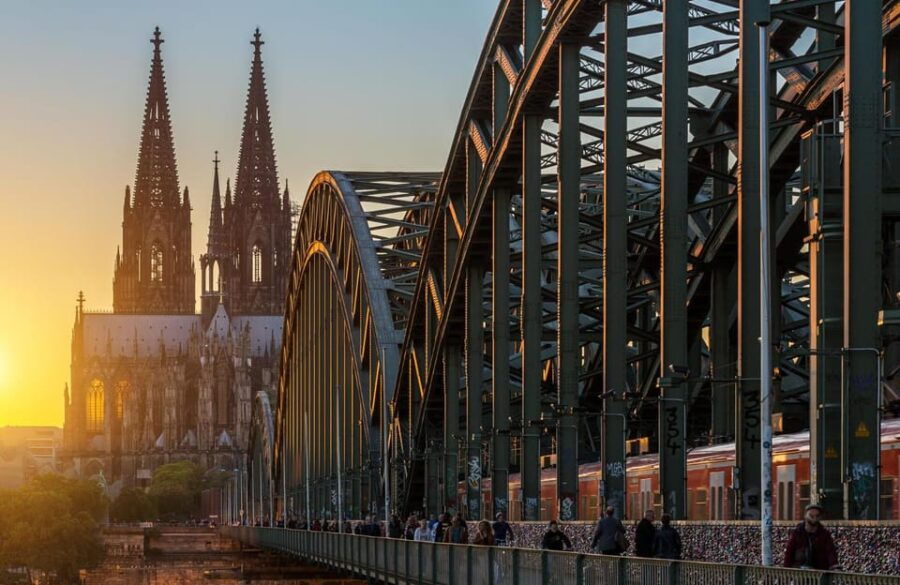Cologne: Insta-Perfect Walk With a Local