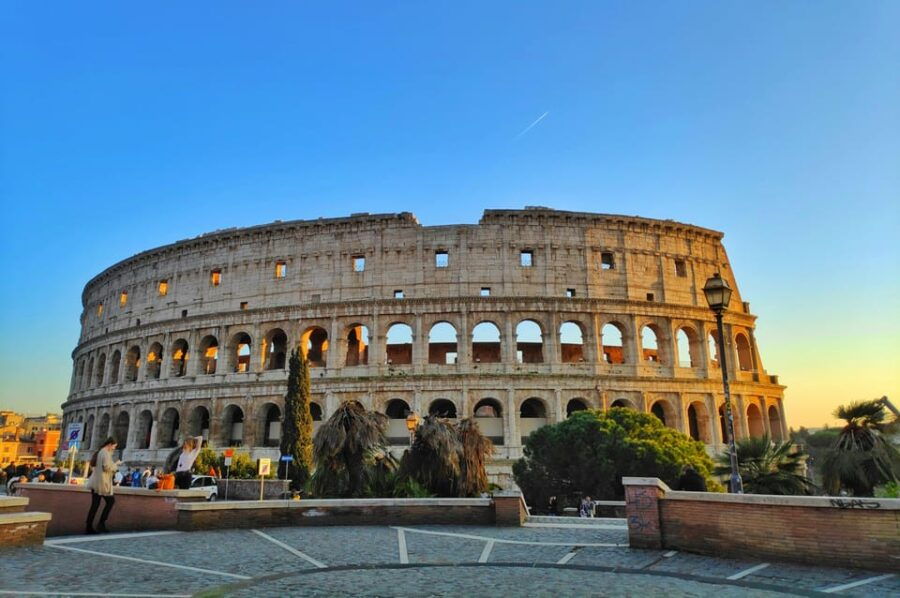 Colosseum, Roman Forum & More Walking Tour + 3D Experience