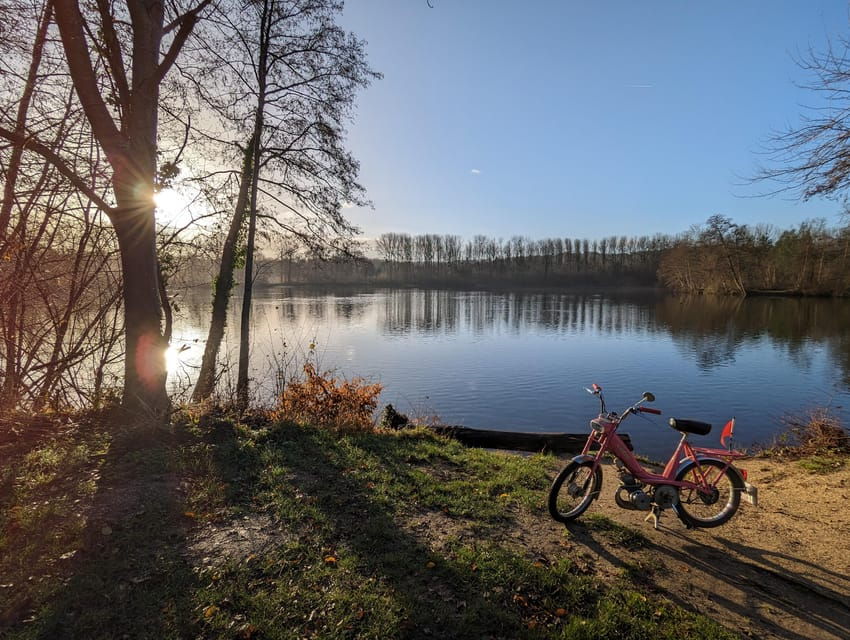 Compiègne: Beautiful Discovery Walk on a Mobylette!