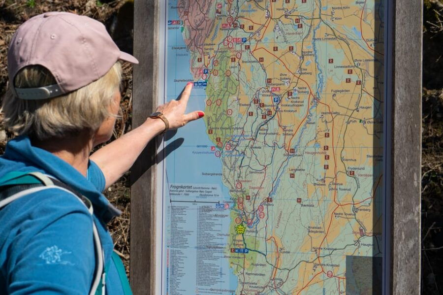 Drøbak: Guided Walk Along the Coastal Path and the Forest