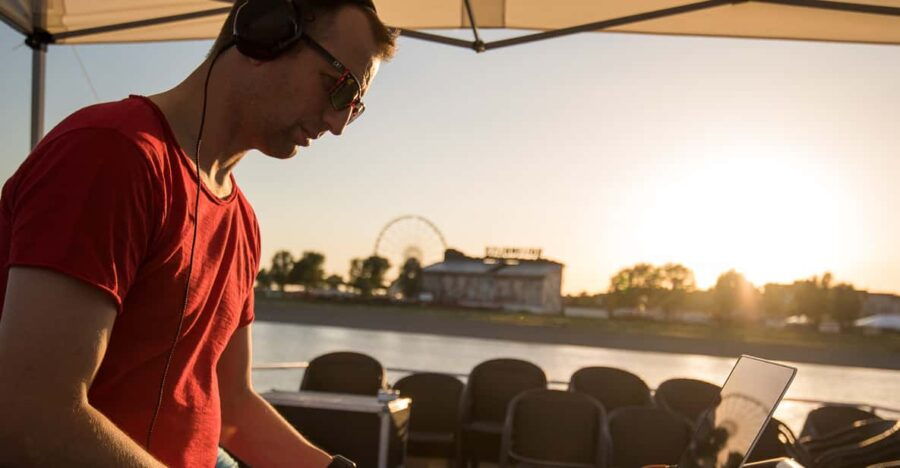 Düsseldorf: 2-Hour Evening Rhine River Cruise With Live DJ - Cruise Overview and Details
