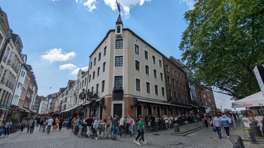 Düsseldorf: Tipping Based - Old Town Walking Tour