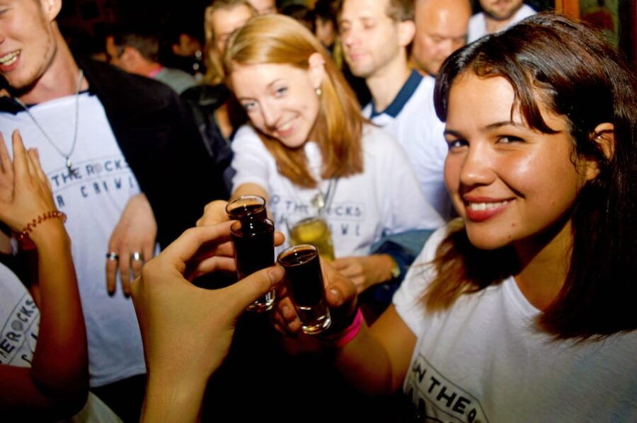 Edinburgh Bar Crawl: 5+ Venues, Free Shots, Free Club Entry - Experience Highlights