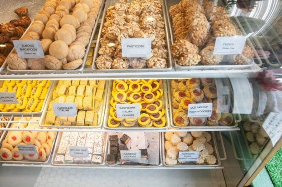 Food Writer & Chef-led Food Tour of Italian Market & More