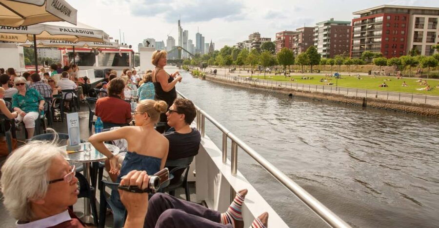 Frankfurt: 1-Hour Panorama Boat Cruise on the River Main - Overview of the Activity