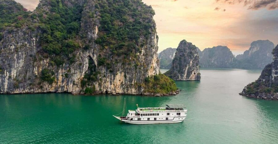 From Hanoi: 2-Day Ha Long Bay Boat Tour