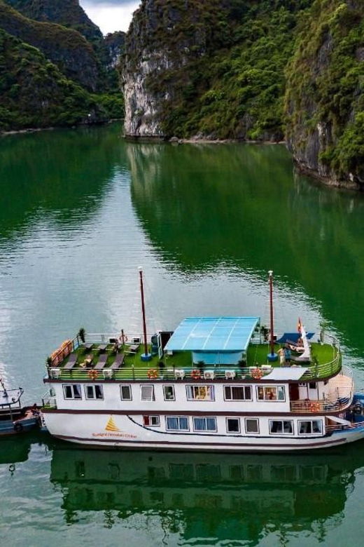 From Hanoi: Cat Ba – Lan Ha Bay Sunlight Premium 2D1N Cruise