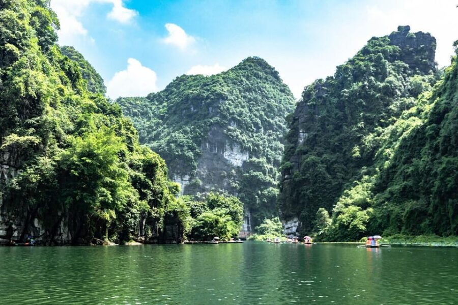 From Hanoi: Visit Hoa Lu & Trang An/ Tam Coc & Mua Caves