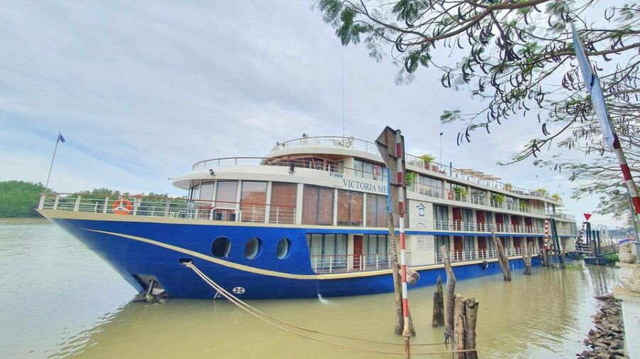 From Ho Chi Minh City: Mekong Delta Group or Private Tour