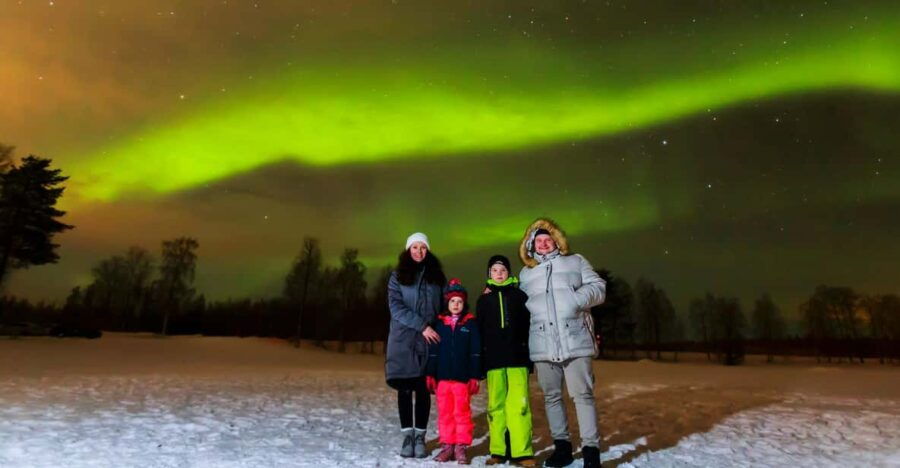 From Rovaniemi: Northern Lights Photo Tour With Pickup